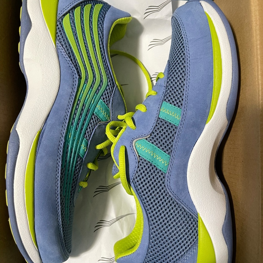 Dansko size 40 tennis shoes